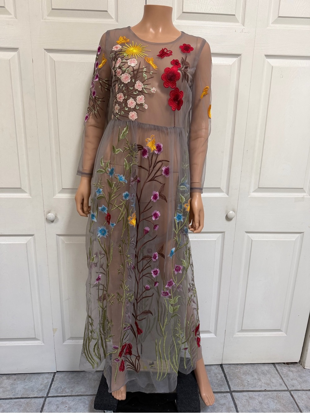 Sheer Floral Embroidered Long-Sleeve Maxi Mash Dress Size M-L
